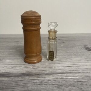 Elizabeth Arden Cupid's breath‎ No. 519 perfume bottle (empty) and case Vintage